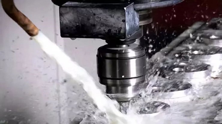 How to Choose The Cutting Fluid? Related to the Machining Tool Life!